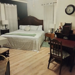 1 habitación, tabla de planchar con plancha, wifi y ropa de cama