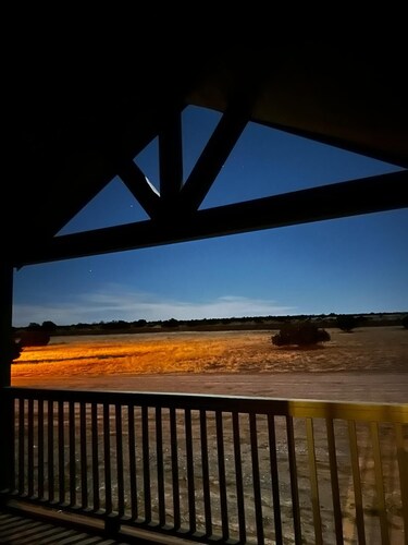 Adventure Stay! 20 Min to South Rim|King+Loft, No Kitchen