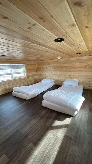 1 室のベッドルーム、旅行用ベビーベッド、WiFi (無料)、ベッドシーツ