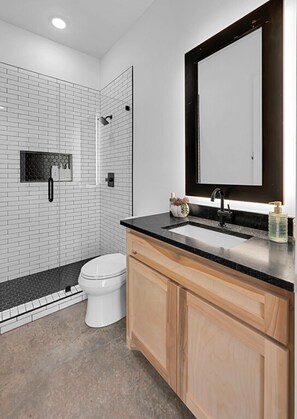 Shower, hair dryer, towels, soap - DogTrot Hotel- Downstairs Apartment (Waco)