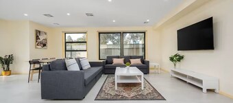 Superb Family Home, 6 Mins to Melbourne Airport, 18km from Melbourne CBD