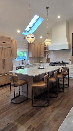 Mikrowelle, Ofen, Herdplatte, Geschirrspüler