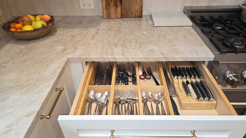 Spacious 5-bedroom house in enjoyable Itasca, 0.9 miles for MEDINAH COUNTRY CLUB