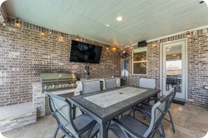 تناول الطعام بالخارج