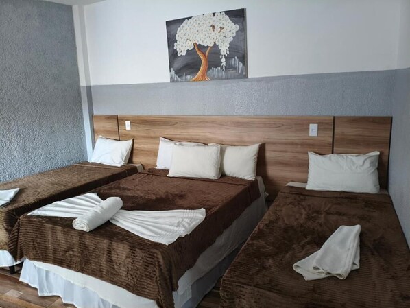 Quadruple Room | Desk, free WiFi