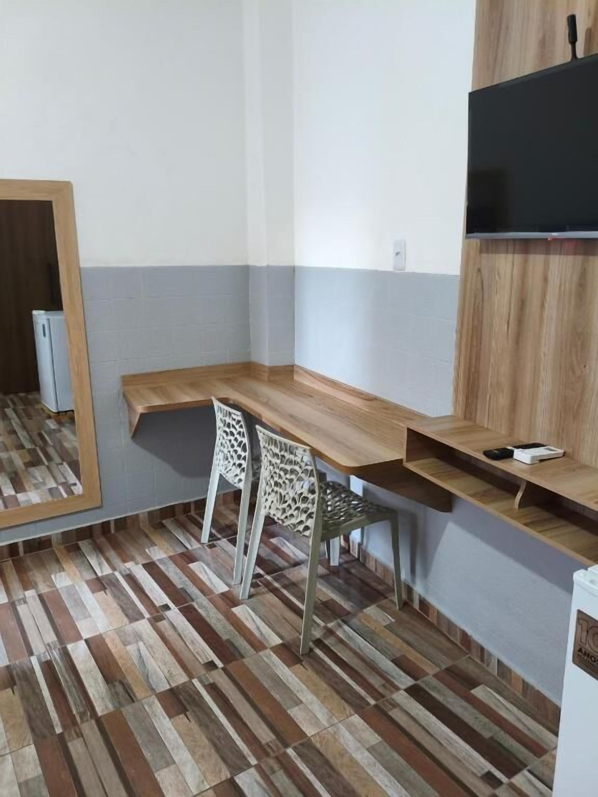 Quarto quádruplo | Escrivaninha, Wi-Fi de cortesia