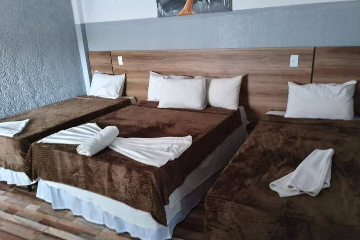 Chambre Quadruple | Bureau, Wi-Fi gratuit