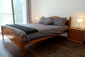 2 chambres, fer et planche à repasser