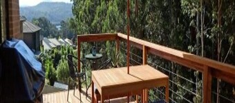 Beautiful apartment, bush backdrop, kangaroos and a short walk to the beach.