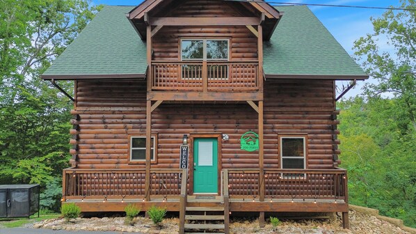 Relax, slow down, and enjoy the peaceful feeling of a true Smoky Mountain getaway.