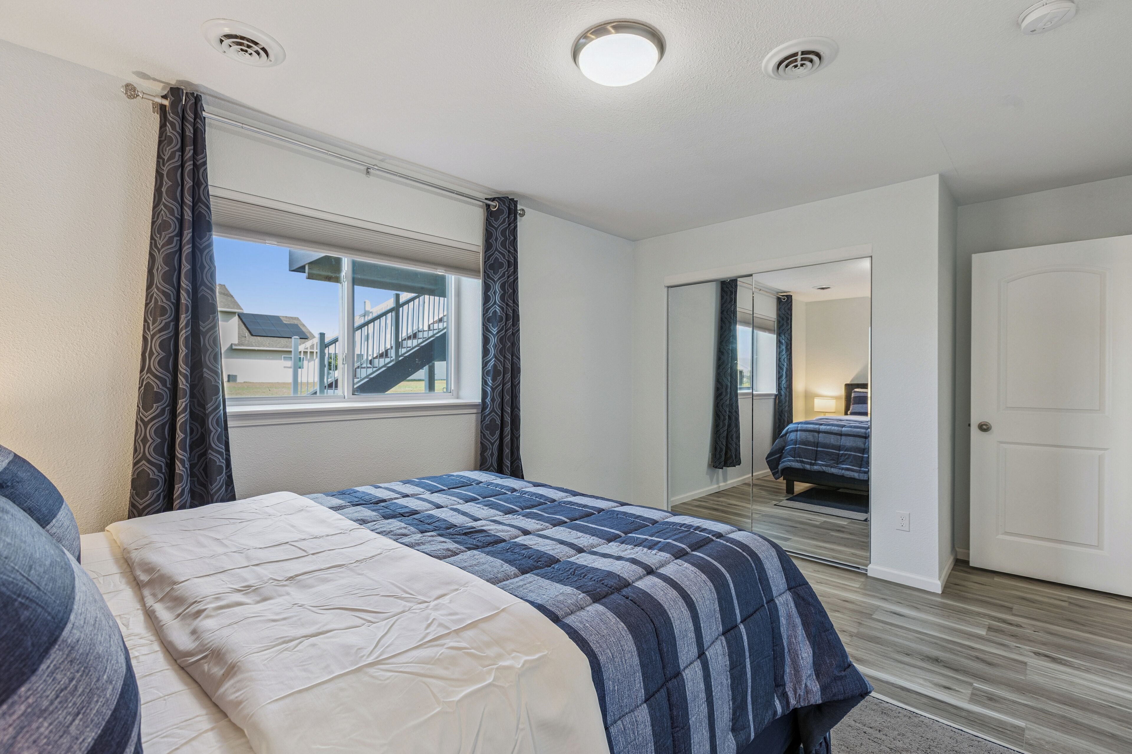 5 habitaciones, tabla de planchar con plancha y wifi gratis 