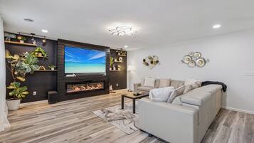 Smart TV, chimenea y videojuegos