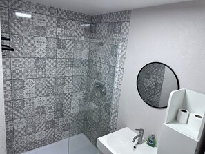 Comfort-Apartment, 3 Schlafzimmer | Badezimmer | Haartrockner