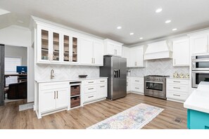 Mikrowelle, Ofen, Herdplatte, Geschirrspüler