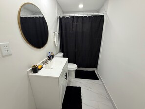 Håndklær, såpe og toalettpapir