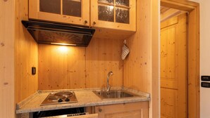 Jääkaappi, mikroaaltouuni, astianpesukone