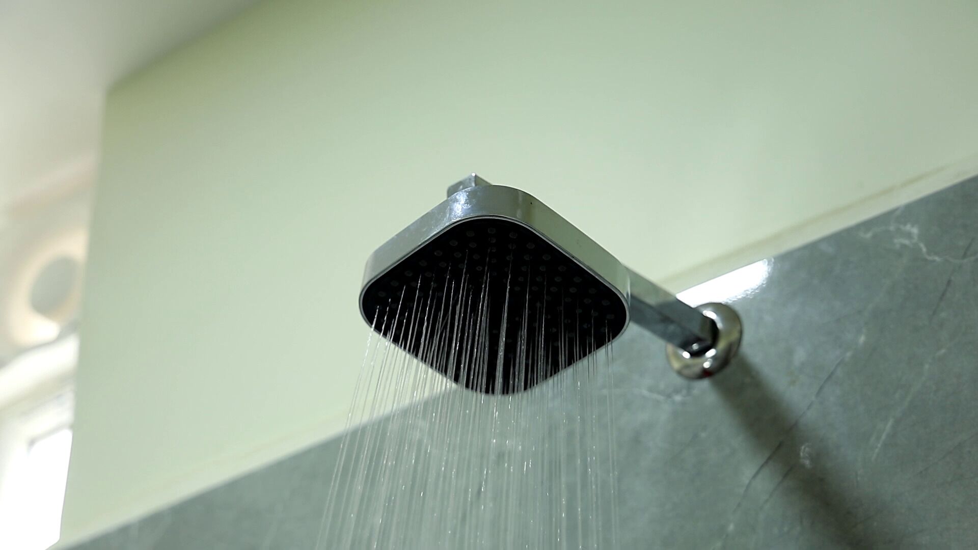 تجهيزات دش، مناشف، صابون، شامبو