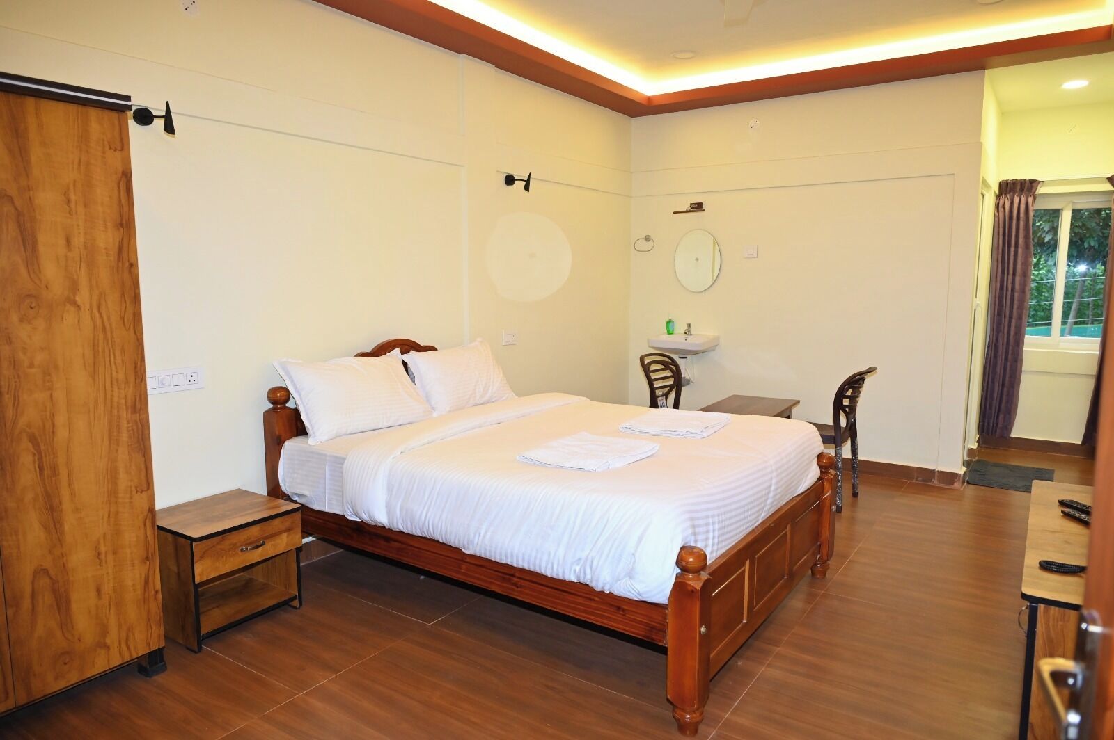 Standard Room, Garden View | Desk, laptop workspace, free WiFi