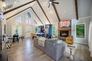 Smart TV, fireplace