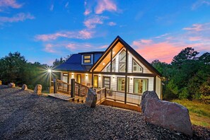 Exterior - Couples Peaceful Retreat! Hot Tub, Pizza Oven (Broken Bow)