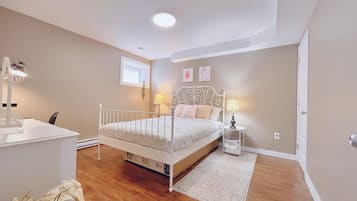 1 bedroom, desk, iron/ironing board, free WiFi