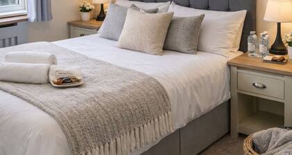 Sleeps8-FamilyFriendly-FreeParking-30MinToHeathrow