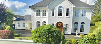 1 Bed Flat - Sleeps 2 - Pets - Parking - Garden