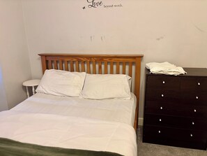 4 bedrooms, WiFi, bed sheets