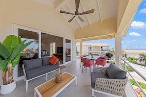 تناول الطعام بالخارج