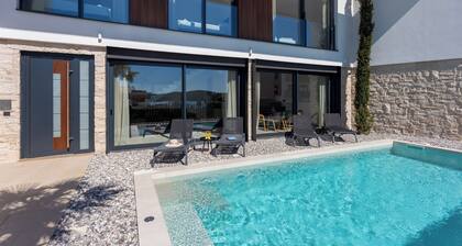 Villa Yana with Pool and Sea View, Medulin, Croatia