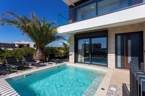 Pool - Villa Petra with Pool and Sea View, Medulin, Croatia (Medulin)