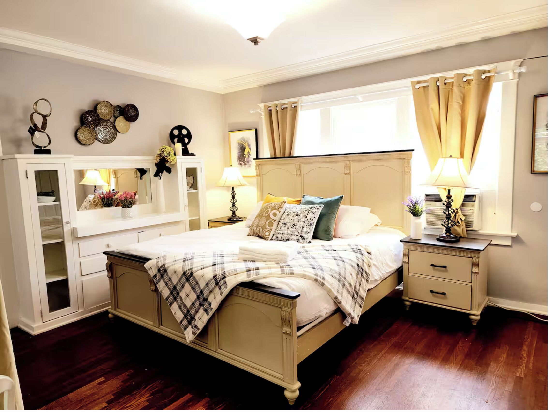 2 bedrooms, bed sheets