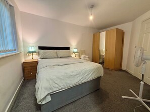 Unclassified image, 4 of 43, button - 2 Bed Apartment-sleeps 4-free Parking (Wolverhampton)