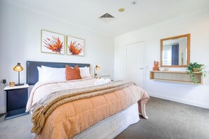 1 dormitorio, tabla de planchar con plancha, wifi gratis y ropa de cama