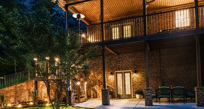 Private Pool Suite —5 Min to Cartecay Tubing, Wineries & Wedding Venues!