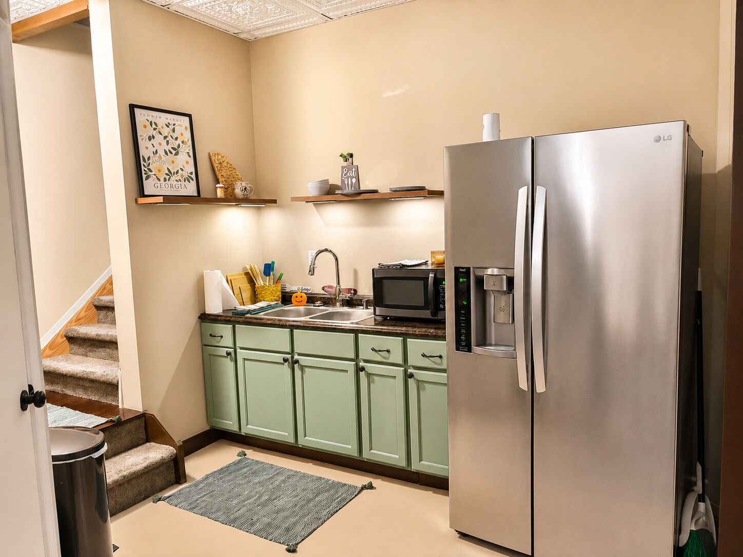 Fridge, microwave, coffee/tea maker, blender