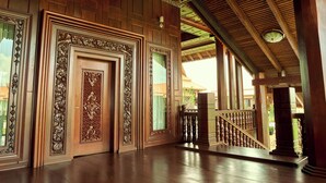 Kamar Twin Mewah, 2 kamar tidur, balkon, pemandangan kolam renang | Teras/patio