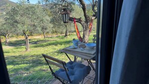 تناول الطعام بالخارج