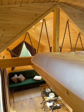 1 bedroom, bed sheets