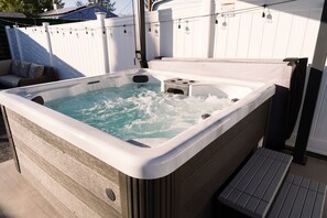 Outdoor spa tub - Cozy 2-bedroom house with Private Hot Tub! Centrally Located in Albuquerque! (Albuquerque)