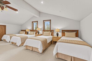 4 Schlafzimmer, Schreibtisch, Reisekinderbett, WLAN
