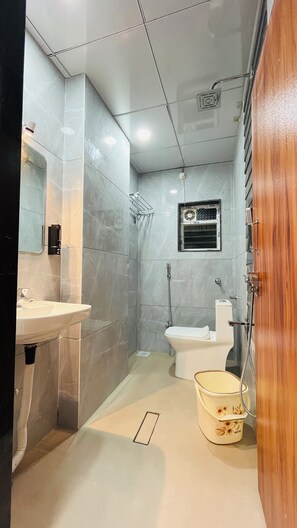 Family Suite | Bathroom