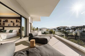 7 عدّة غرف نوم ومكواة/لوح كي وواي فاي وملاءات أسرّة