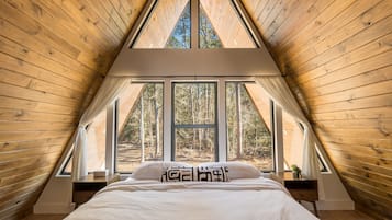 5 bedrooms, iron/ironing board, free WiFi, bed sheets