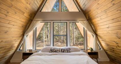 Two Renovated Houses, Sleeps 19: Mid-Lake, Hot Tub