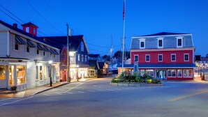 Exterior - Fairview Cottage Coastal Getaway, steps to the beach & close to golf course (Kennebunk)