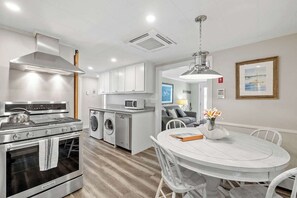 雪櫃、微波爐、焗爐、爐具