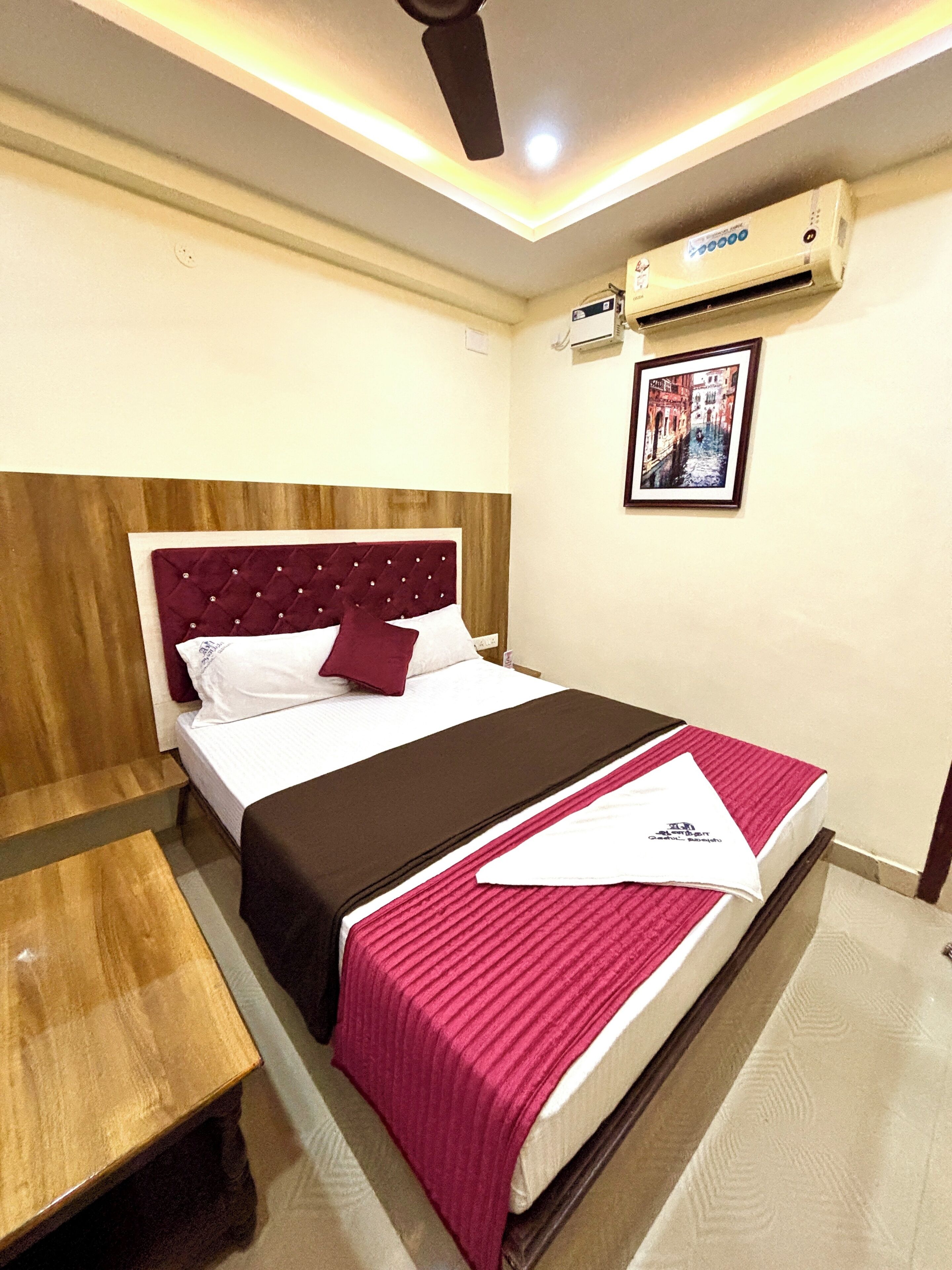 Standard Room | Hypo-allergenic bedding, desk, free WiFi, bed sheets