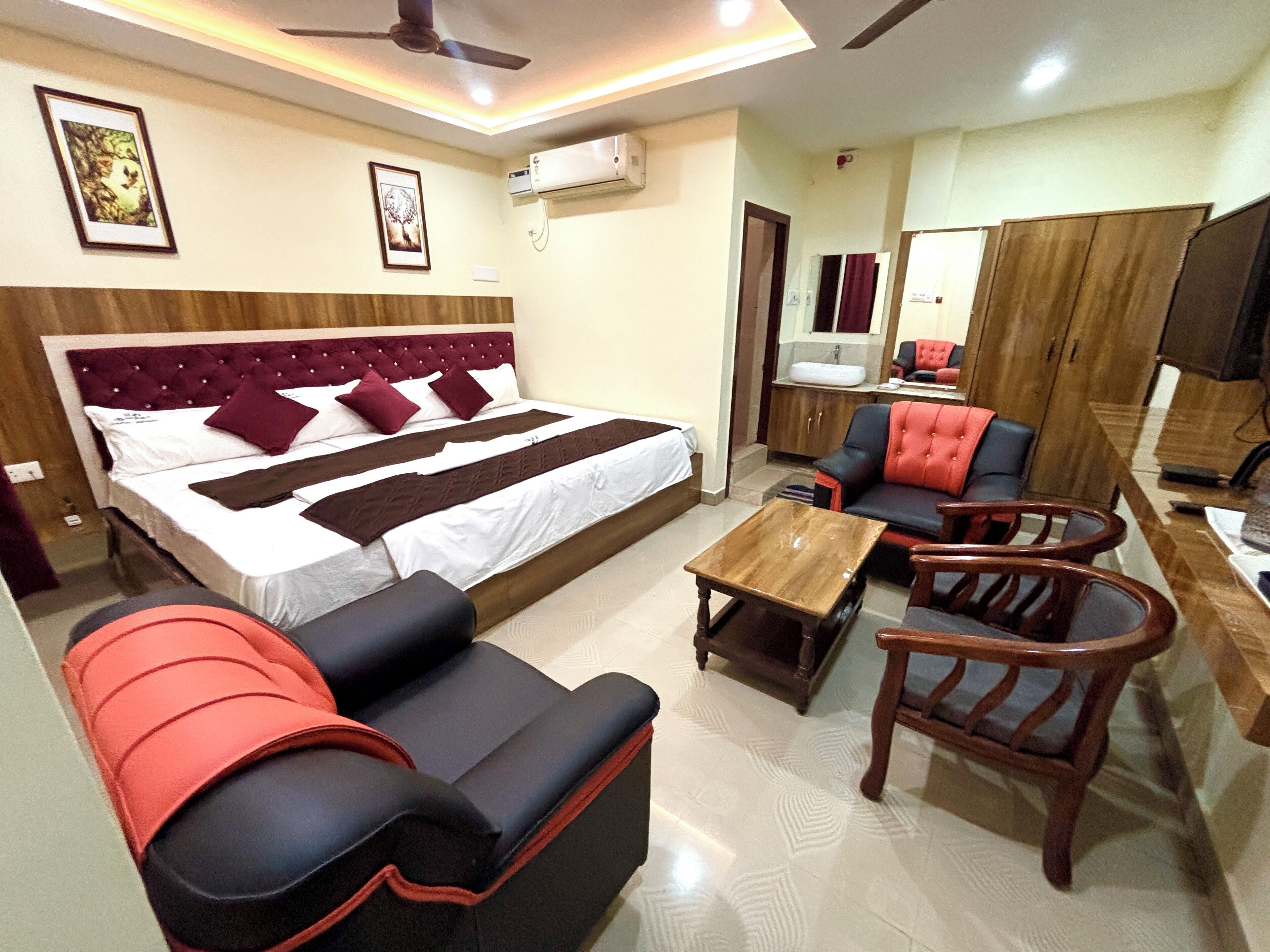 Family Suite | Hypo-allergenic bedding, desk, free WiFi, bed sheets