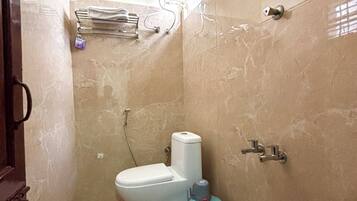 Family Room | Bathroom | Towels, soap, shampoo